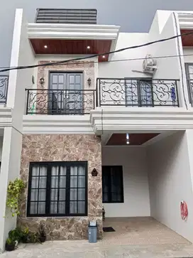 Dijual Rumah Tipe Klasik 2-lantai+Rooftop dalam Perumahan Elite Depok