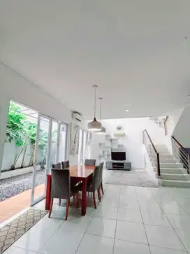 Rumah di The Green BSD Cluster Blosso Ville Full Furnish Dekat TOL