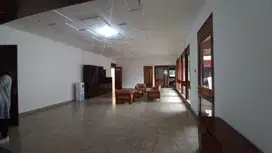 rumah sewa kawasan sukajadi cocok untuk kantor parkir luas