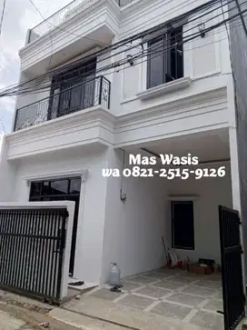 Rumah Cluster dengan Desain Modern Classic 2-lantai+Rooftop Jagakarsa