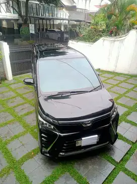 Voxy Hitam 2019