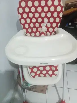 Tempat duduk makan anak