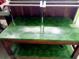 Meja lesehan bekas