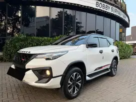 FORTUNER VRZ TRD 2017 WHITE SOLIT AT