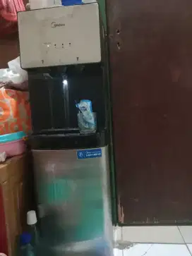 Dispenser panas dingin