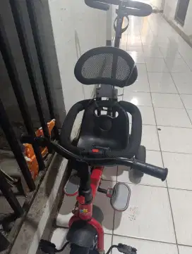 Sepeda roda tiga anak