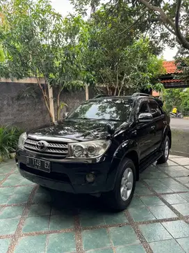 Toyota Fortuner 2.7 type G bensin 2010 sangat mulus