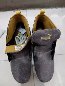 Sepatu kulit Puma