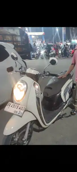 SCOOPY WHITE 2014