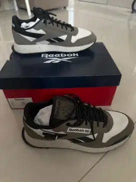 Sepatu Reebok classic