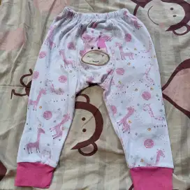 Jual baju anak preloved celana kaos size L usia 2-3th