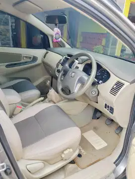 Toyota Kijang Innova 2012 Bensin