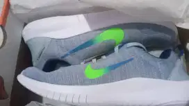 Sepatu Lari Pria