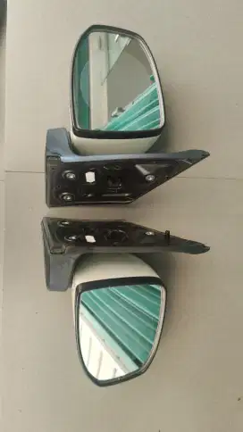Kaca spion mobil Sigra M