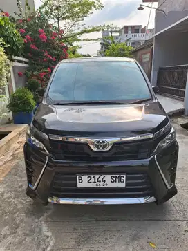 Toyota Voxy 2.0 A/T