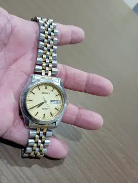 jam tangan seiko  Quartz jubile pospor platnya