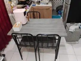 meja makan minimalis