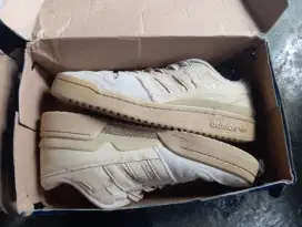Sepatu pria sport