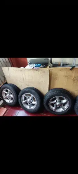 Velg Panther Ori lubang 6 R 14 + Ban 185/70 Set