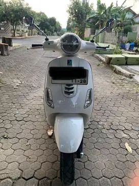 Vespa LX-125 iGET tahun 2023