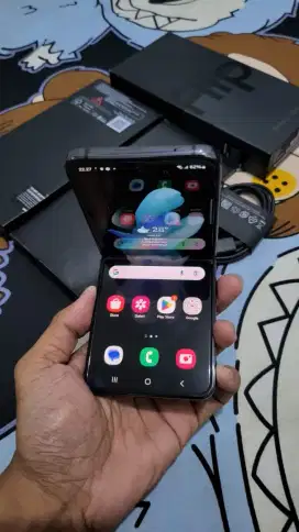 Samsung Z flip4 5G 8/256 (bisa tt