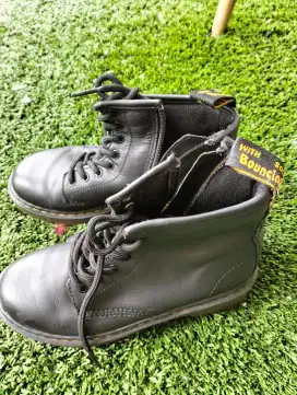 Sepatu Anak Perempuan dr Martens
