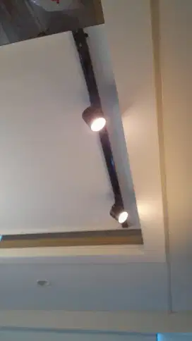 LAMPU SOROT / LAMPU TEMBAK COCOK UNTUK MENERANGI DISPLAY DAGANGA