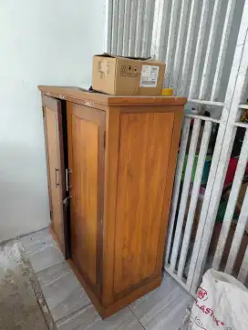 Lemari Pakaian Baju dari Kayu