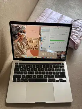 Macbook pro 2020 touchbar 8/256