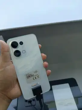 Oppo Reno 13 white