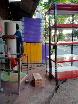 Rak besi serbaguna siap pakai