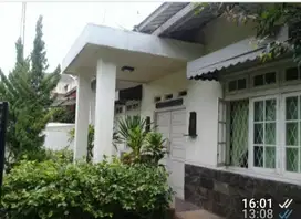 Rumah hook di pinggir jalan raya Bintaro Jaya sektor 2