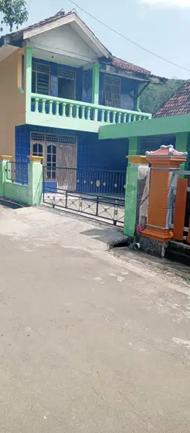 dijual murah rumah 2 lantai pinggir jalan raya