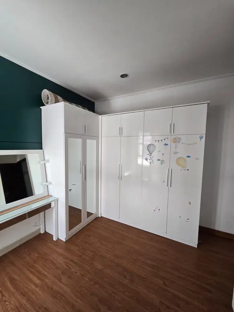 Lemari kayu furnished