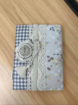 Sampul Al Quran Kecil Ukuran A6 Model Cover Tali Warna Abu Motif Bunga