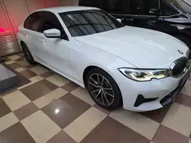 BMW 320i 2021 Bensin