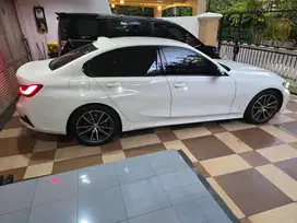 BMW 320i 2021 Bensin