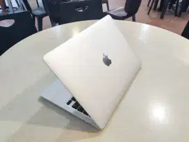 Macbook Pro 2020 CTO Intel i7/32/2TB Preloved