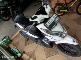 Beat Eco 2017 & Vario 110 fi 2017 white solid