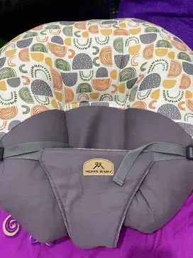 Bantal bayi menyusui