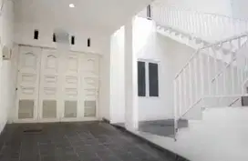 Dijual rumah murah akses 2 mobil di Duri Kepa Jakarta Barat