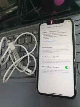 Iphone 11 green 128gb siyal semuah operator on unit carger, Bh 77