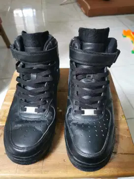 Nike Air Force 1 Mid Triple Black