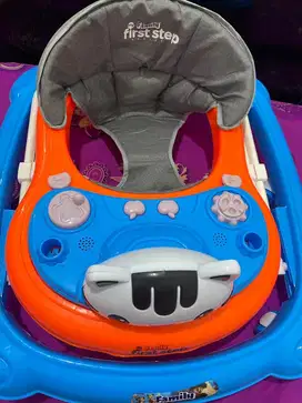 Baby walker untuk belajar jalan