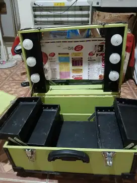 Tas Koper make up artis