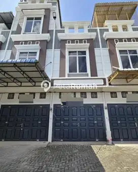 Dijual Townhouse Di Komplek Permata Sapphire Harga Dibawah 1M