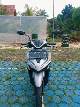 Nia:DP 500K VARIO 150 SILVER PLAT F KAB PAJAK HIDUP MOTOR BERGARANSI