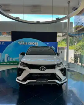DP 100JT FORTUNER 2.8 GR SPORT TSS 2025 KREDIT HITAM PUTIH GREY