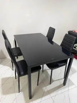 Meja Makan Kaca
