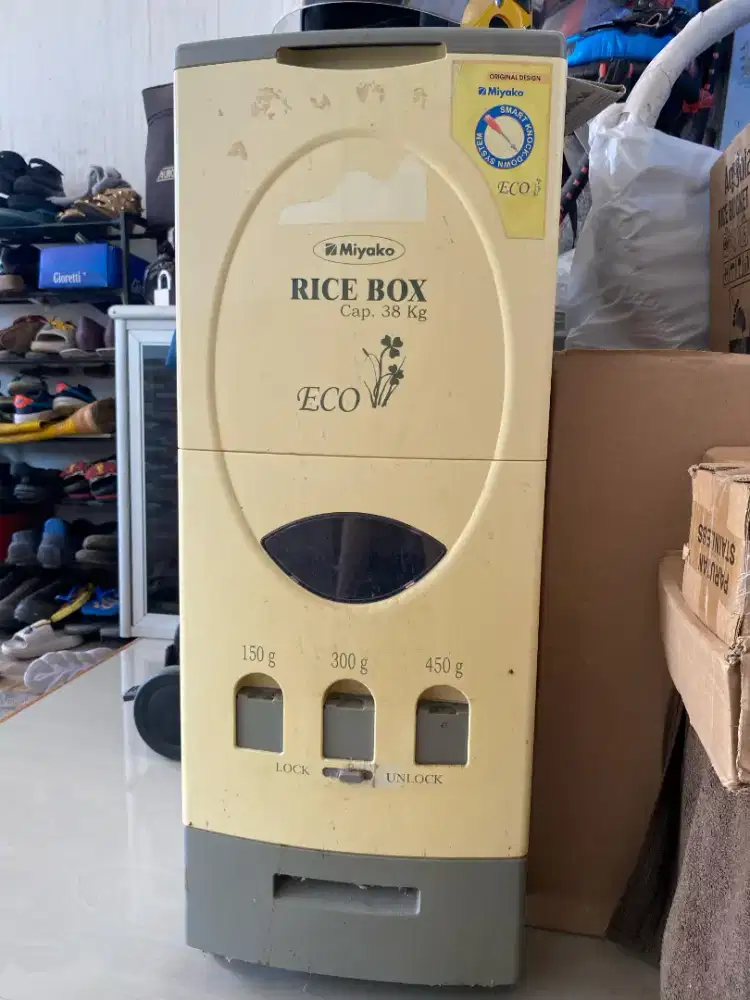 Dijual rice box tempat penyimpanan beras Miyako 38 kg